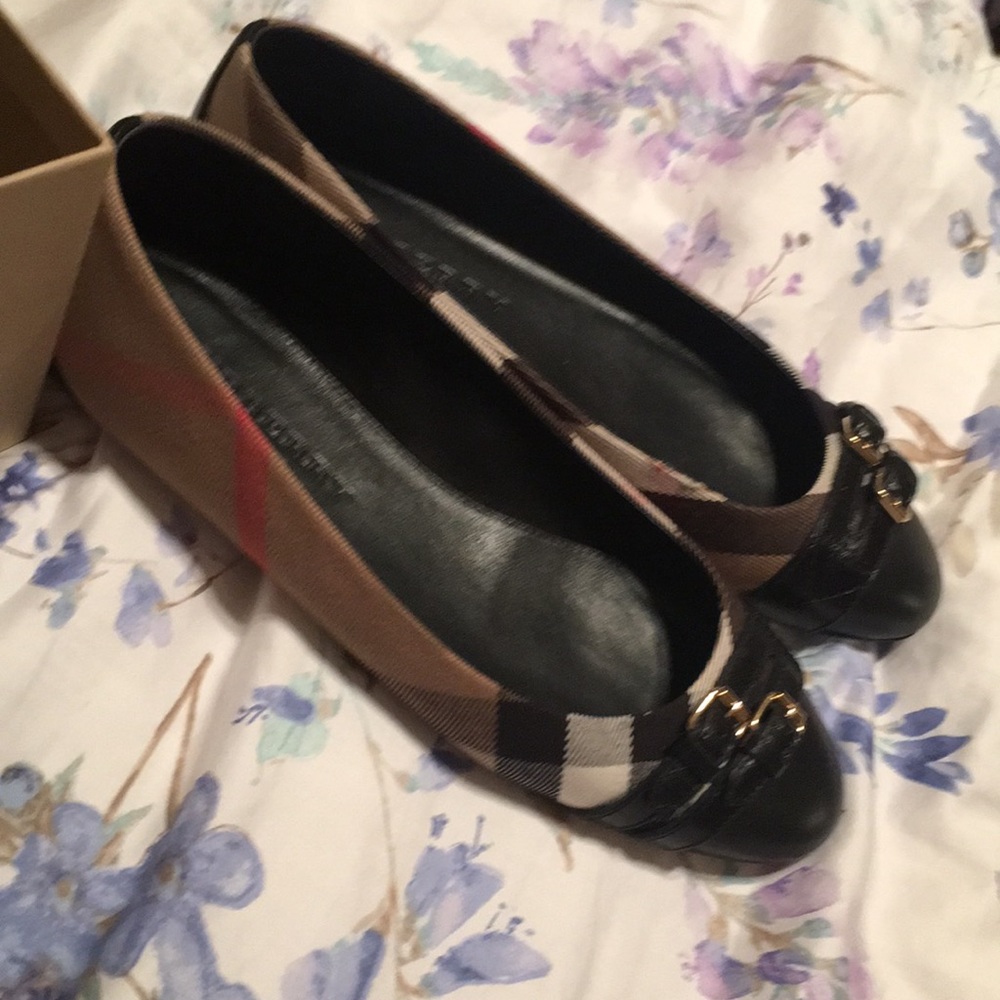 Burberry flats